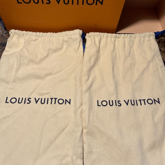 Authentic Louis Vuitton sneakers - Picture 14 of 14